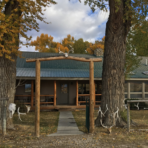 Spur Outfitters - Hanging Bull Lodge